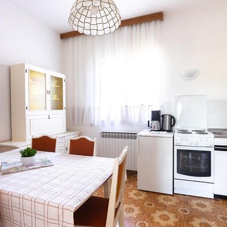 Apartments Lonzor I Selce Bagian luar foto