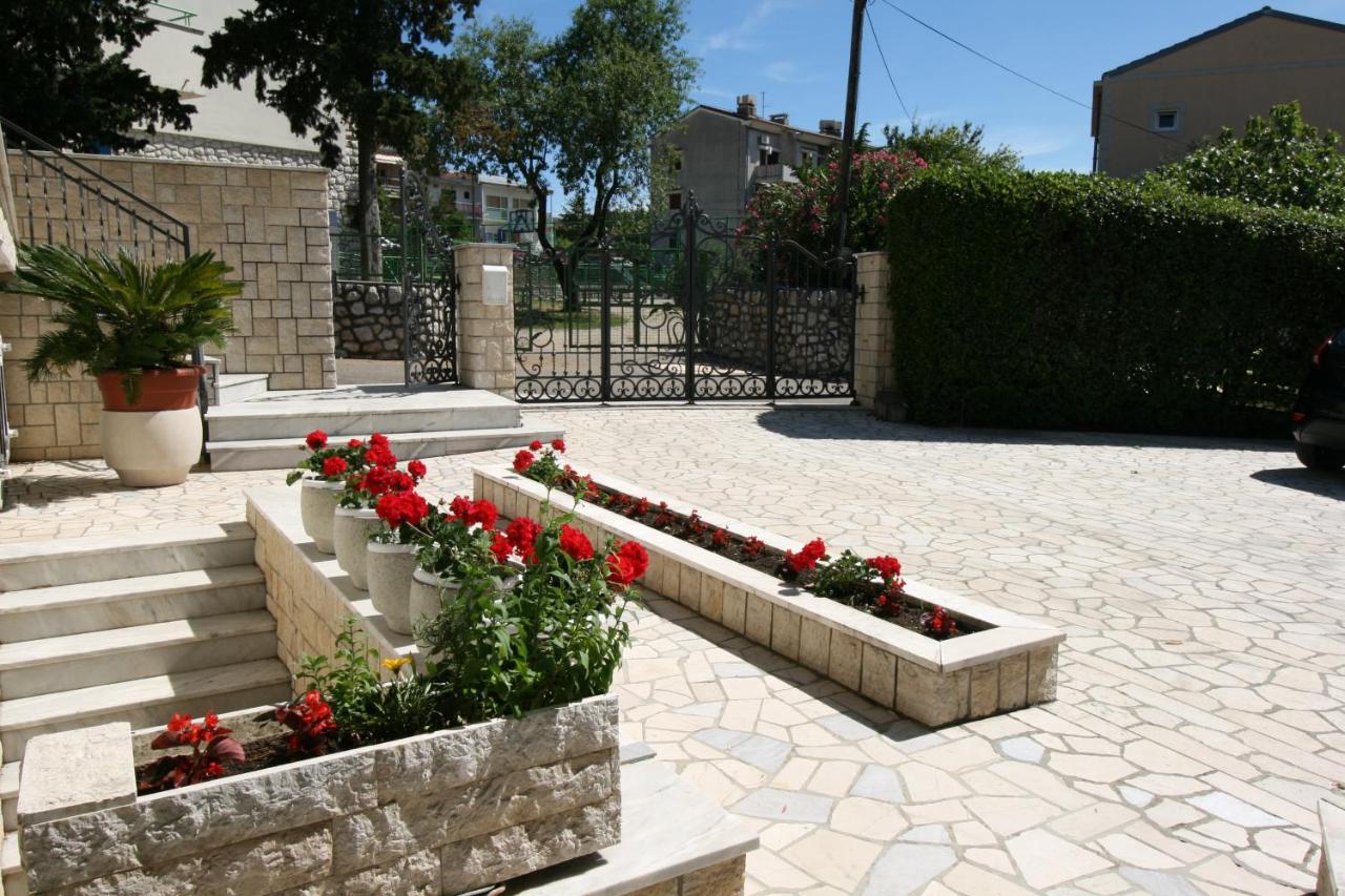 Apartments Lonzor I Selce Bagian luar foto