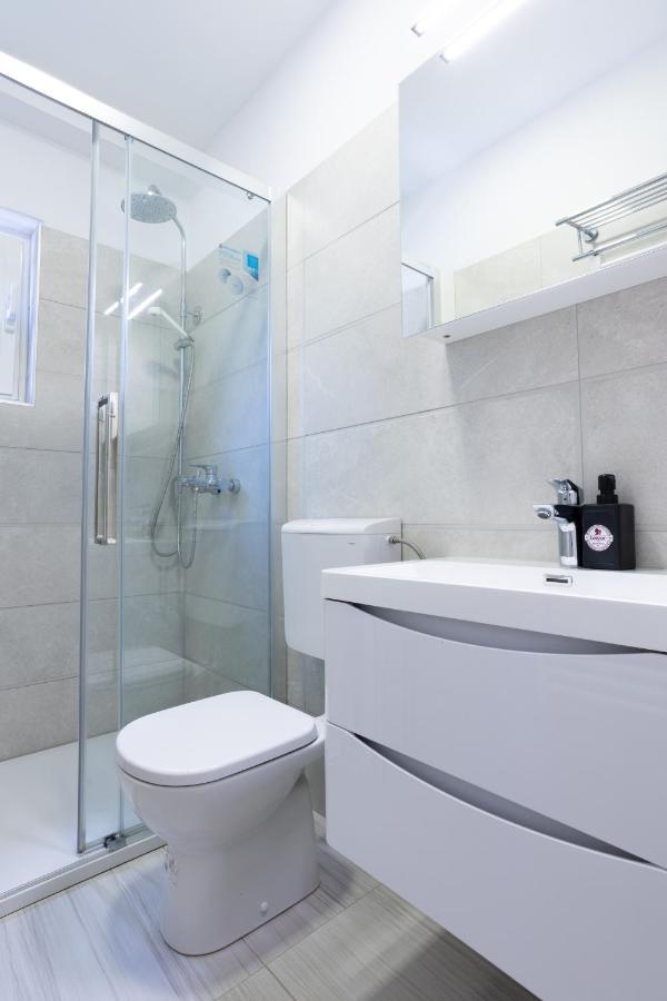Apartments Lonzor I Selce Bagian luar foto