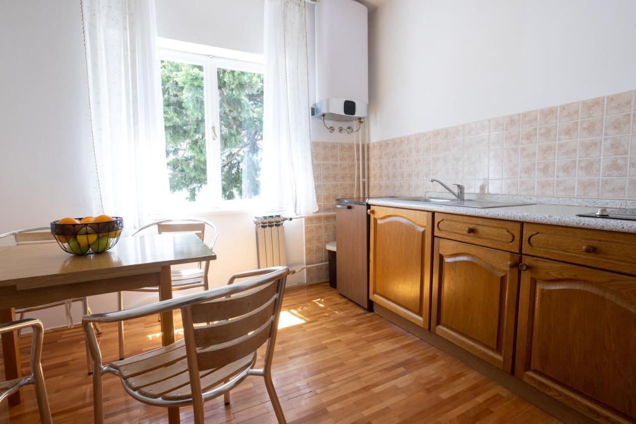 Apartments Lonzor I Selce Bagian luar foto